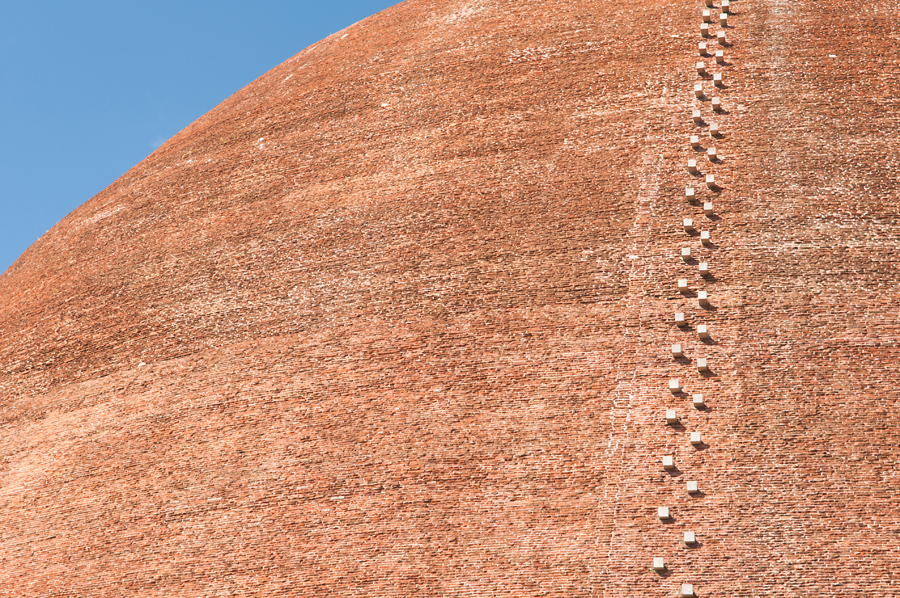 sri-lanka-dagoba-anuradhapura