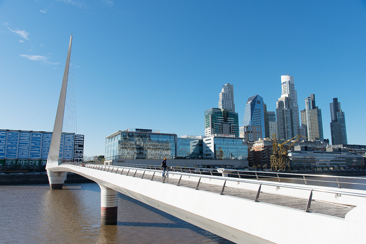 moderní most v Puerto Madero, Buenos Aires, Argentina